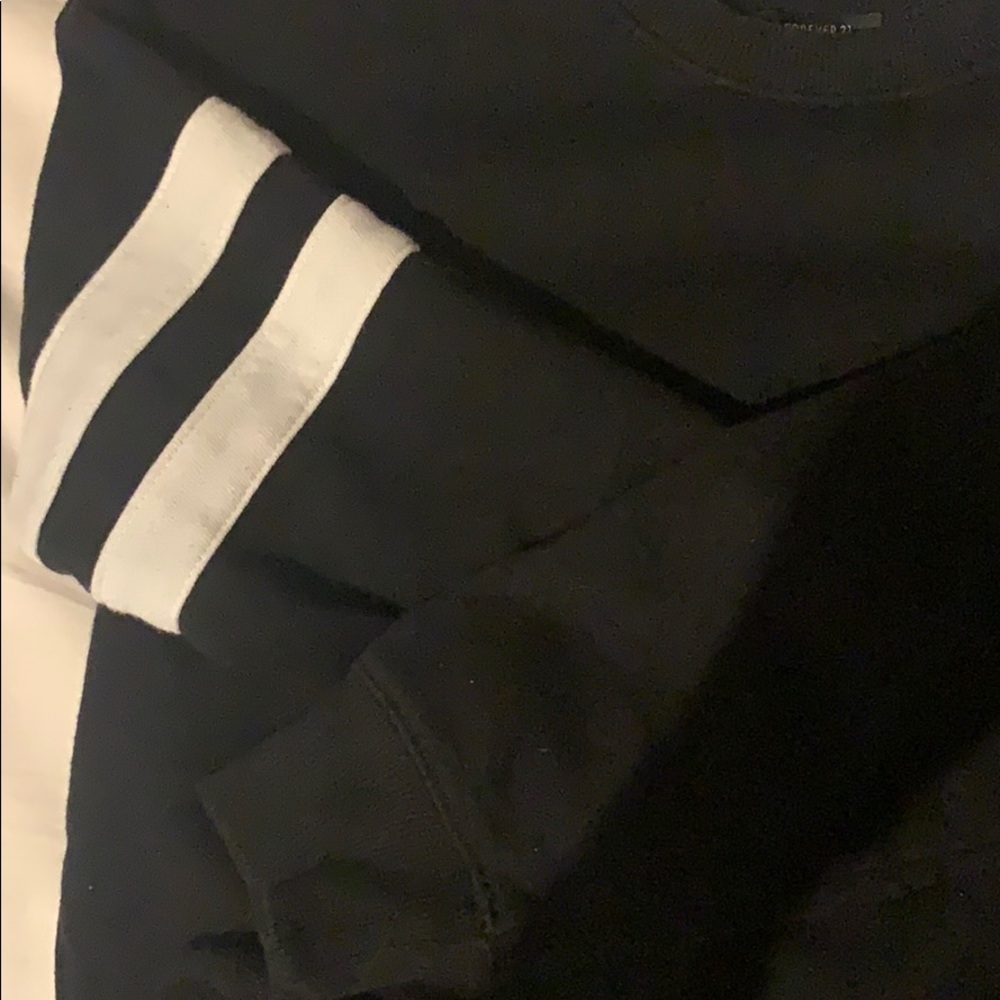 Two Cropped sweaters - Picture 2 of 3